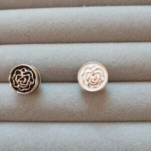 Black and white Rose flowers brooch/pins